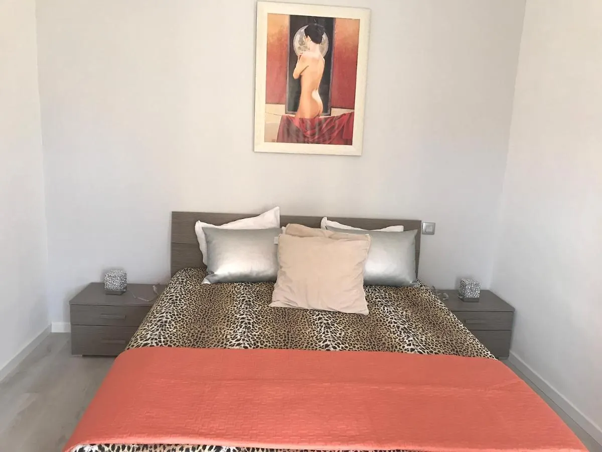 Апартаменты Appartement Terrasse Dans Palace Centre Ville Ментона